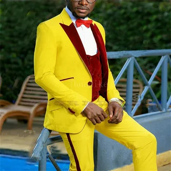 Желтые Мужские костюмы для выпускного вечера с бордовым бархатным жилетом 2021 Мужской блейзер из 3 предметов, приталенный свадебный смокинг с брюками, Новый костюм