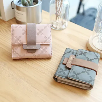 Весной и летом новая женская короткая сумочка Корейская версия, пряжка с принтом, простое все, складной короткий женский кошелек из искусственной кожи